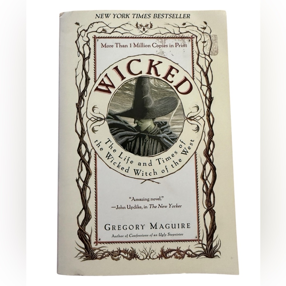 Wicked by Gregory Maguire Paperback